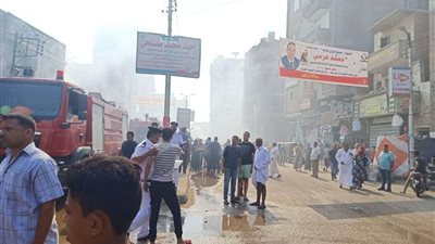 السيطرة على حريق بمعرض ملابس وبعض المحال التُجارية في كفر شكر