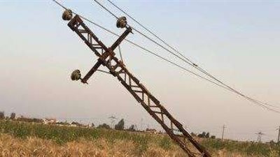 إصابة 3 أشخاص أثناء عملهم إثر سقوط عمود ضغط عالي بأسوان