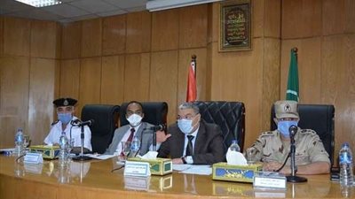 محافظ المنيا يراجع مع رؤساء المدن اللمسات النهائية لإجراء انتخابات مجلس الشيوخ