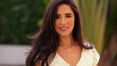 أسماء مصطفى على جدران مبنى إكسترا نيوز بعد تطويره