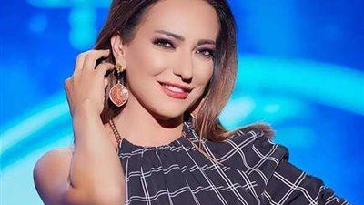هل افتعلت الفنانة السورية اصابتها بكورونا؟.. أمل عرفة تجيب