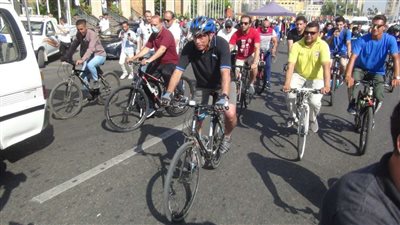 وزير الرياضة يشارك ٥٠٠ متسابق في ماراثون الدراجات الهوائية تحت شعار 