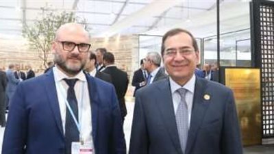 طارق الملا يلتقي بوزير الأرض والبيئة في قمة المناخ بشرم الشيخ