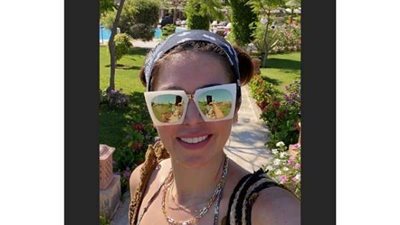 بإطلالة كلاسيكية.. لقاء الخميسي تخطف قلوب جمهورها (صور)