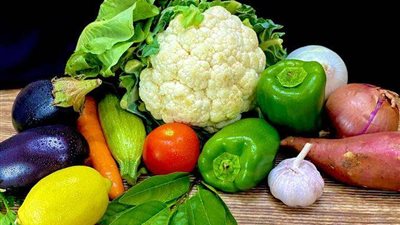 أسعار الخضروات والفاكهة اليوم الثلاثاء في سوق العبور