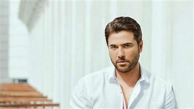 بعد شائعة ارتباطه بابنة محاميه.. تفاصيل علاقة أحمد عز بالمطربة منى مكاوي