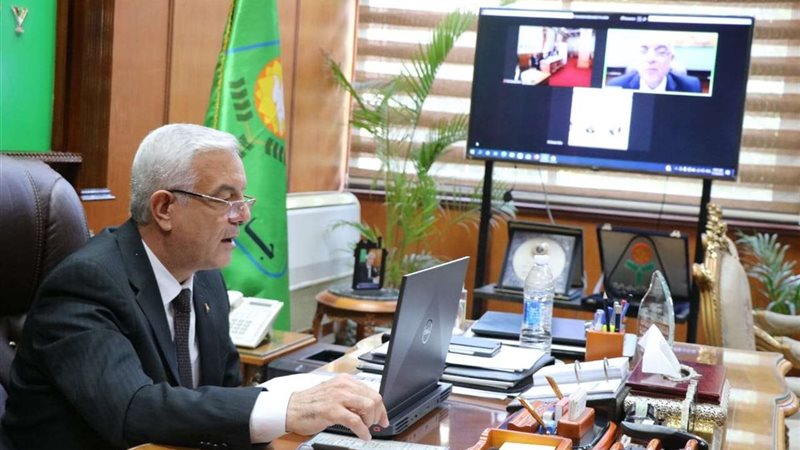 الدكتور عادل مبارك