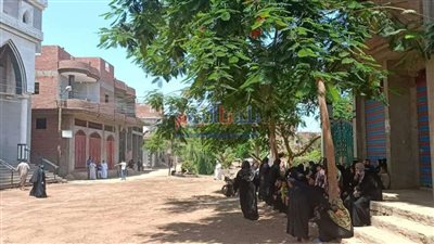 توافد أهالي سمنود استعدادًا لاستقبال جثامين ضحايا حادث انفجار بيروت