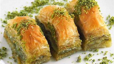 في اليوم العالمي للبقلاوة.. 3 أبراج فلكية مشاعرهم رقيقة كالحلوى