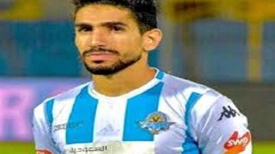 محمد فاروق نجم بيراميدز يتعرض لحادث سير بسيارته