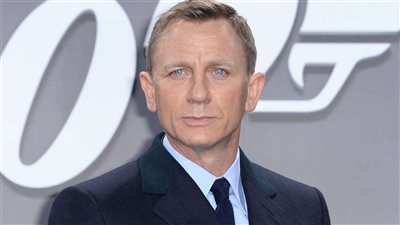 بسبب شجرة.. بطل جيمس بوند يدخل في نزاع قضائي مع جيرانه