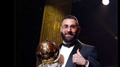 كريم بنزيما يتوج بجائزة أفضل لاعب 2022 في بحفل جلوب سوكر