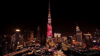 محمد صلاح يزين برج خليفة عقب الفوز بجائزة أفضل لاعب في العالم بتصويت الجمهور