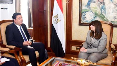 وزيرة الهجرة تلتقي أحد الخبراء المصريين بالخارج بمجال علاج السرطان