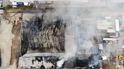 بالفيديو.. انفجار هائل في أحد الموانيء ببريطانيا