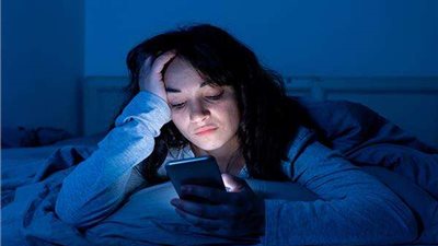 يصل الضرر لفقدان الذاكرة.. خبيرة طاقة تحذر من مخاطر السهر