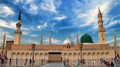 خطيب المسجد النبوي: الأبراج وقراءة الكف والطالع والفنجان دجل وكذب