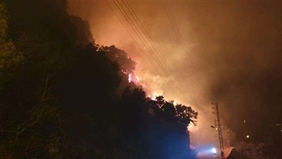 حريق هائل في برج كايان بدبي.. فيديو وصور