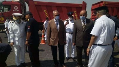 محافظ القليوبية ومدير الأمن ينتقلان لموقع تصادم سيارتين على الطريق الإقليمي