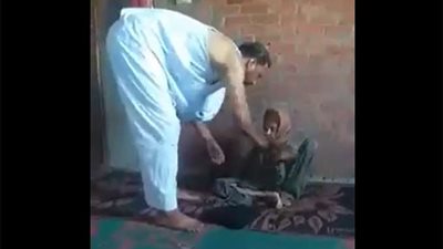 مش بني آدم.. الأمن يفحص فيديو شاب يضرب أمه المسنة بفاقوس