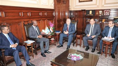 القصير يبحث مع وزير الثروة السمكية الصومالي أوجه التعاون بين البلدين