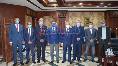 محافظ المنيا يستقبل رئيس الاتحاد المصري للميني فوتبول