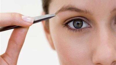 الإفتاء: يجوز تهذيب شعر الحاجبين للمتزوجة بشروط