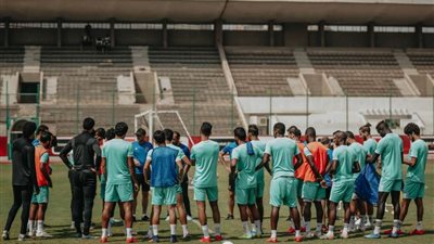 فايلر يجتمع بلاعبي الأهلي قبل انطلاق المران الصباحي