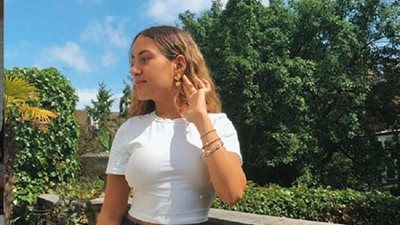 بإطلالة صيفية.. كنزي عمرو دياب تخطف أنظار متابعيها (صور)