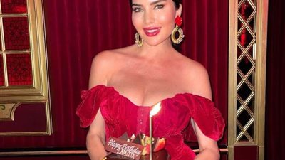 لاميتا فرنجية بفستان أحمر جرئ في أحدث ظهور لها