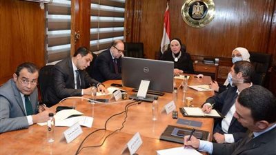 نيفين جامع: حريصون على تنمية قطاع الصناعات الدوائية لتلبية احتياجات السوق