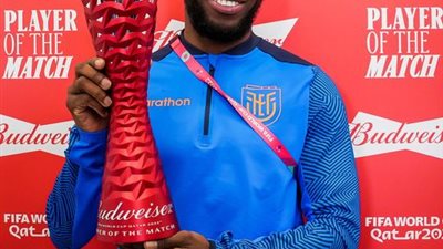 فالنسيا يحصد جائزة رجل المباراة الافتتاحية للمونديال