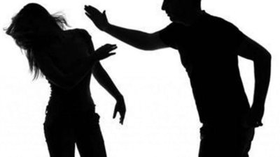 كواليس جديدة في اعتداء شخص على أمه بالضرب