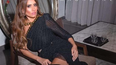 أحدث إطلالات زينة باللون الأسود