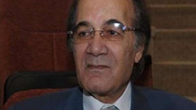 شهيرة تتقدم ببلاغ للنائب العام لملاحقة مروجي شائعات وفاة محمود ياسين