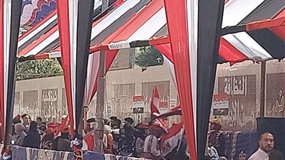 بالصور.. السيدات يتصدرن المشهد الانتخابي بمدرسة إنصاف الثانوية بنات بالزيتون