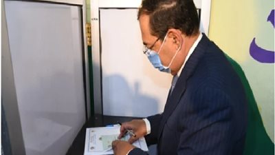 إثراء للحياة النيابية.. أول تعليق لوزير البترول خلال التصويت بانتخابات مجلس الشيوخ