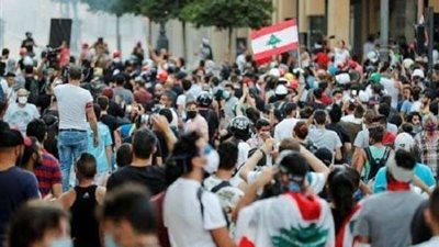 عند خط الانفجار.. المحتجون يطالبون بتنحي الرئيس اللبناني