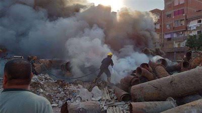 إخماد حريق مُخلفات بطريق الأوتوستراد بمدينة 15 مايو دون خسائر