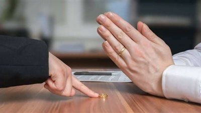 عشرينية تُقيم دعوى طلاق: «رفض يسجل ابننا عشان مش شبهه»