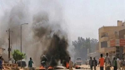 بسبب العنف القبلي.. دولة عربية تفرض حظر تجوال كامل في إحدى مدنها