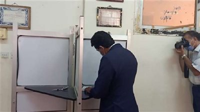 بالصور.. وزير الرياضة يدلي بصوته في انتخابات مجلس الشيوخ بالشروق