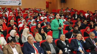 افتتاح الدورة التثقيفية الثالثة لتنمية الوعى القومي ومجابهة الشائعات بجامعة جنوب الوادي