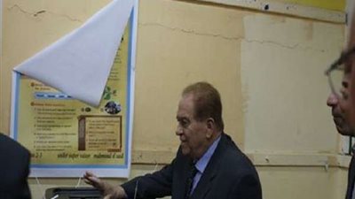 كمال الجنزوري يدلي بصوته في انتخابات الشيوخ