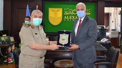 رئيس جامعة الإسكندرية يوقع بروتوكول تعاون مع جهاز مشروعات الخدمة الوطنية