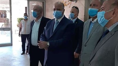محافظ القاهرة يتفقد سير العملية الانتخابية بانتخابات الشيوخ في يومها الثاني