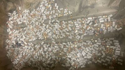 جمارك مطار القاهرة تحبط تهريب 950 عبوة وأمبولا زجاجيا