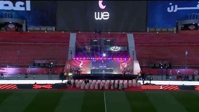 ملعب الأهلي يتزين بالأحمر بحضور محمود الخطيب