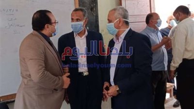 سكرتير مساعد بني سويف يتابع سير العملية الانتخابية داخل اللجان