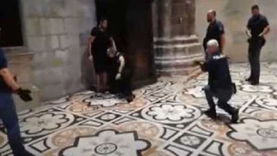 بالفيديو.. لحظة القبض على مصري احتجز رهائن في إيطاليا